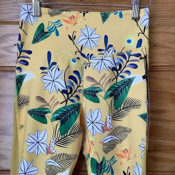 ZYIA ACTIVE Yellow Floral Light n Tight Hi-Rise 7/8 Size 2 - Picture 4 of 11